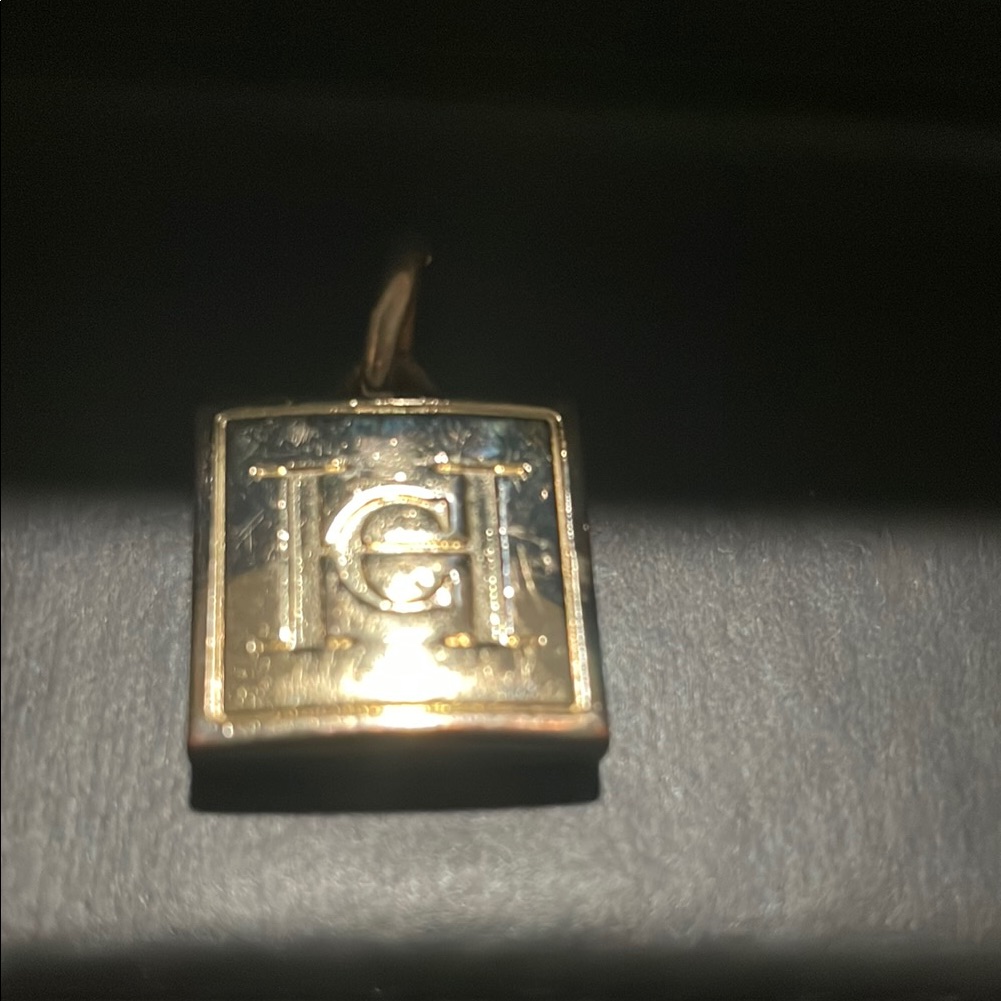 Carolina Herrera Pendant/ Charm